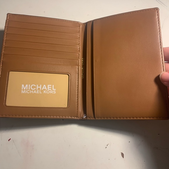 Michel Kors Bedford Travel Medium Logo Stripe Passport Wallet - Picture 3 of 4